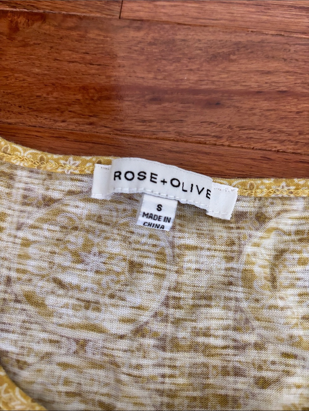 Rose & Olive Yellow & Brown Quarter Sleeve Blouse Women’s Size Small - Picture 2 of 7
